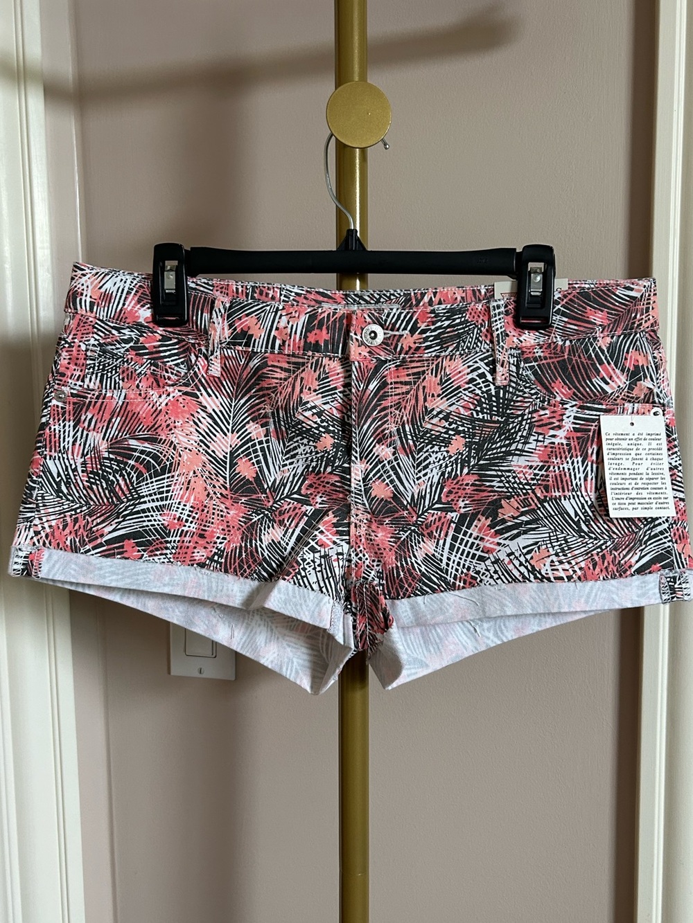 NWT Guess Jean Shorts (size 31)